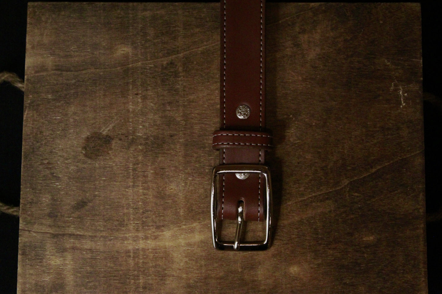 The Presidential mens leather belt , silver, top view