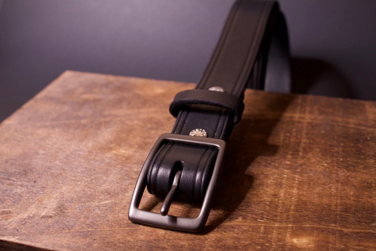 The Sharp Dressed Man mens leather belt, black, top right view