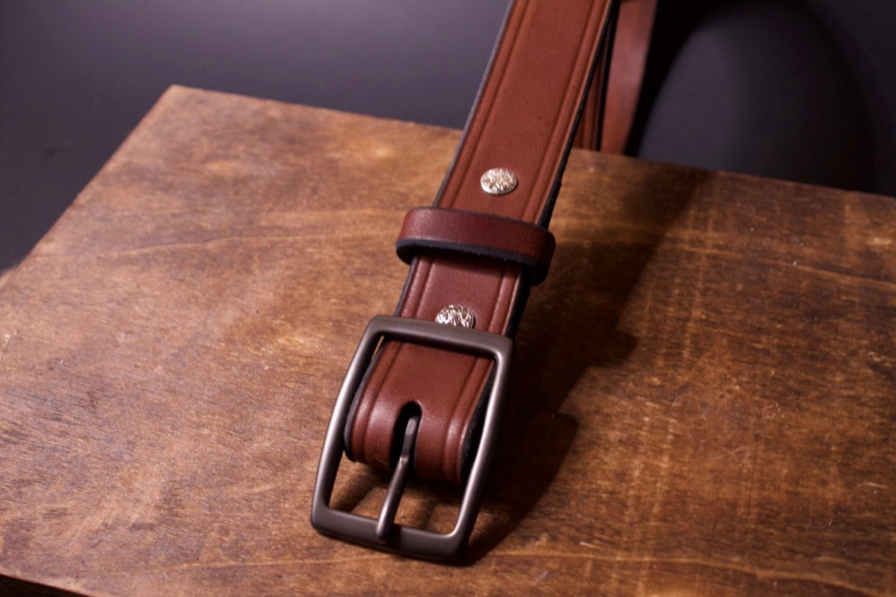 The Sharp Dressed Man mens leather belt, brown, top right view