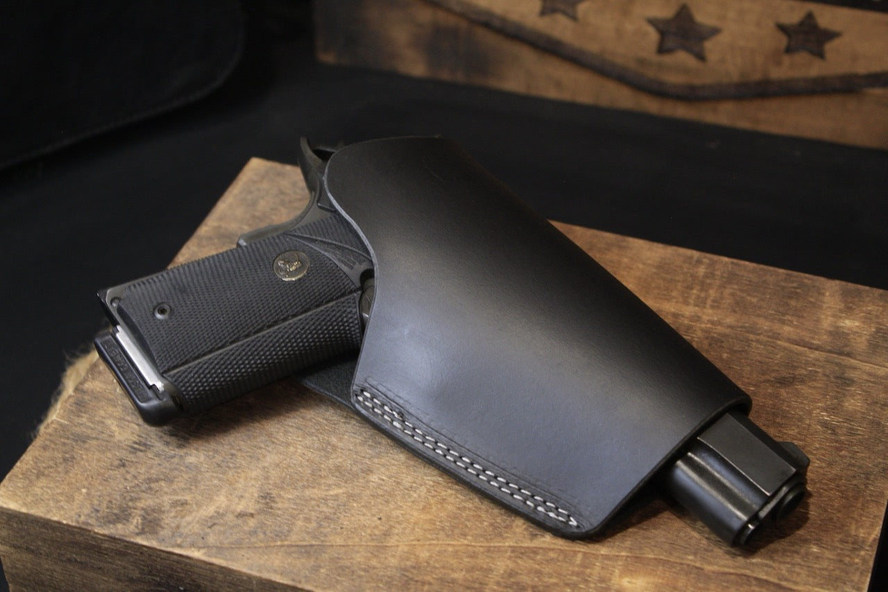 classic 19/11 frame gun holster, top right view, holstered