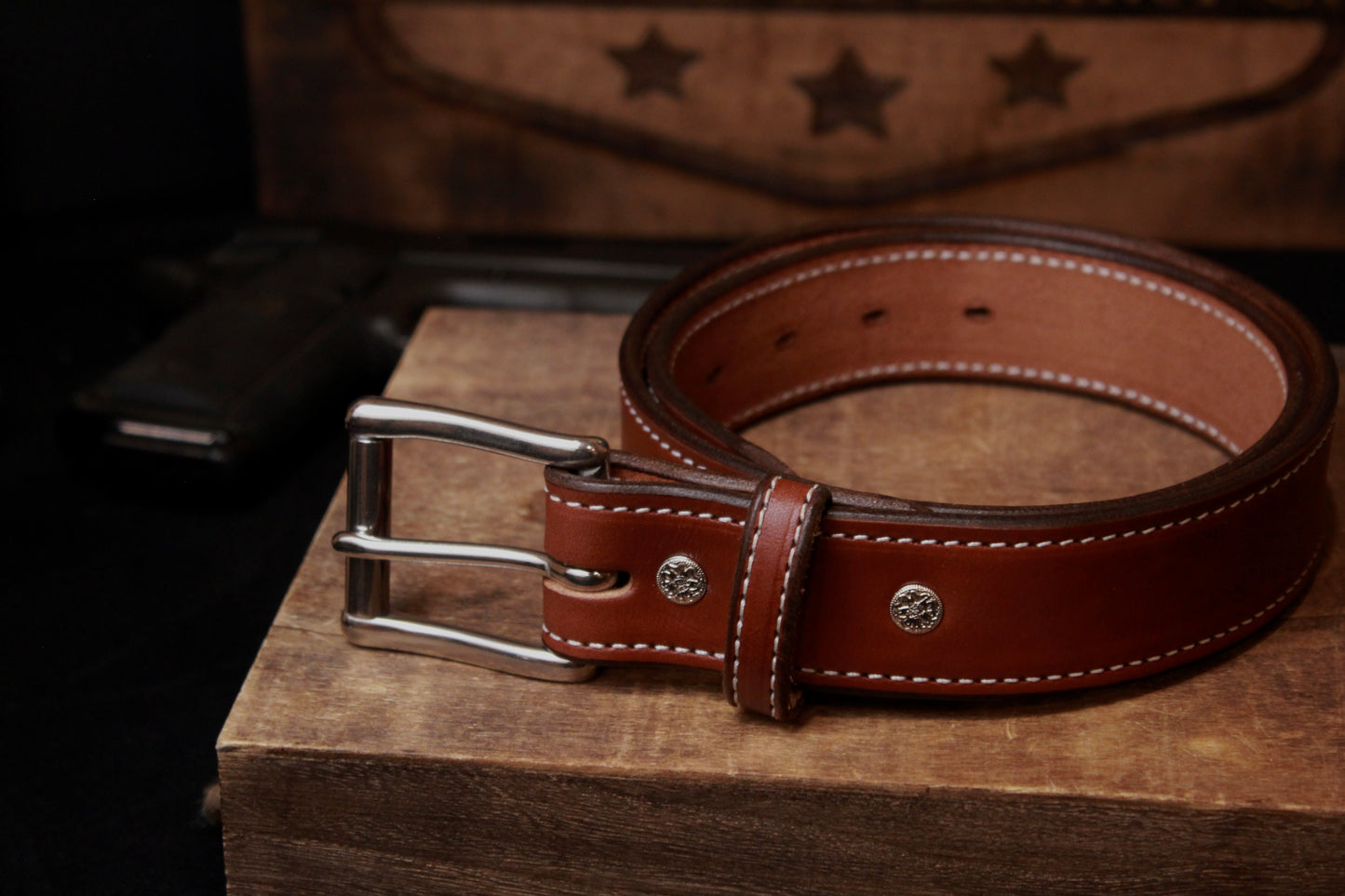 mens leather belt, brown, top front view
