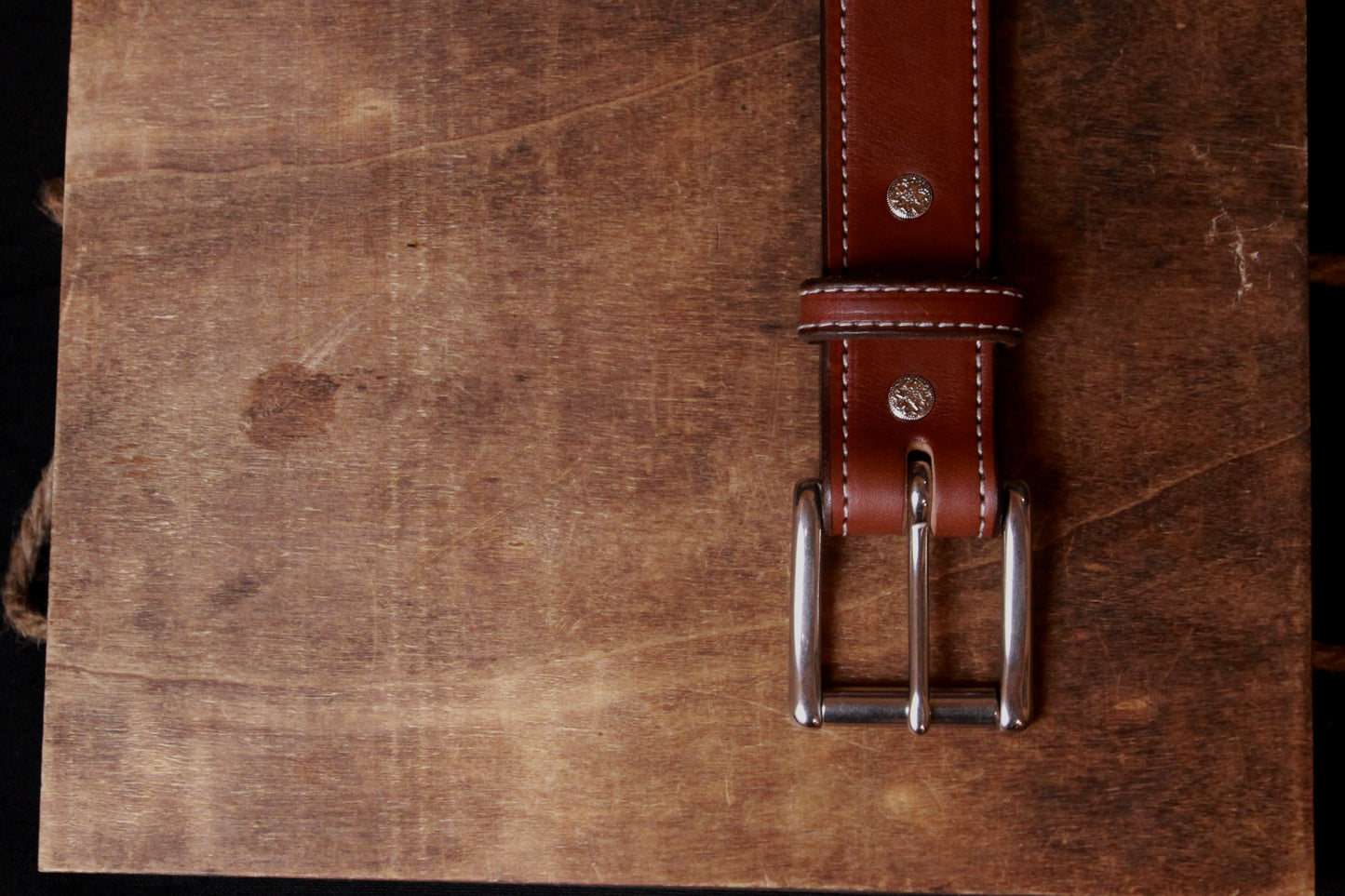mens leather belt, brown, top view