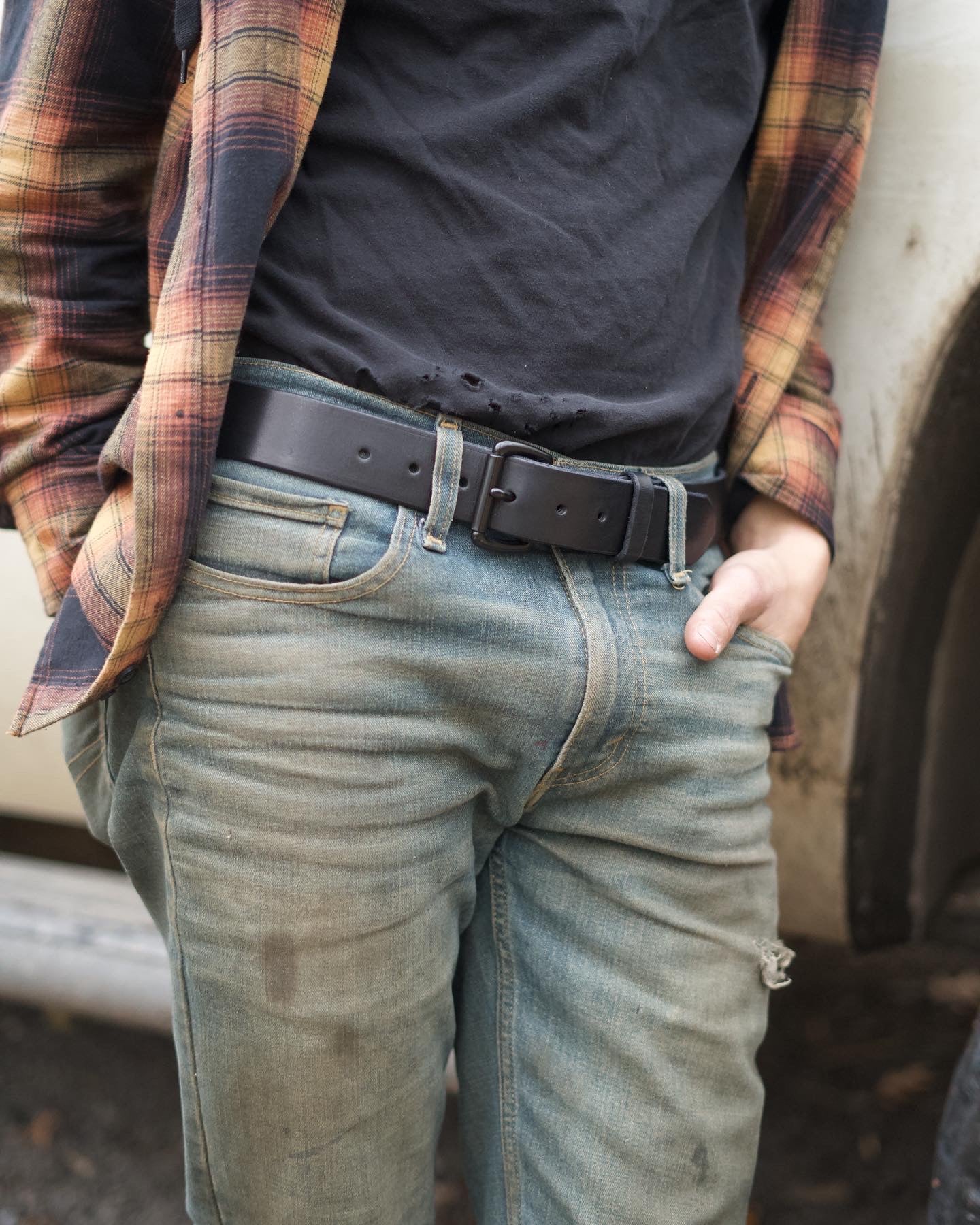 The Commander mens leather belt, black, front view rolled